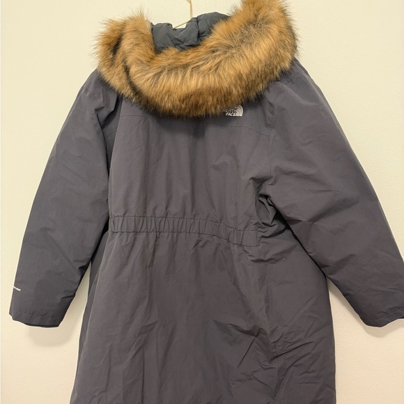 The North Face Women's Dark Gray Parka - Picture 6 of 8